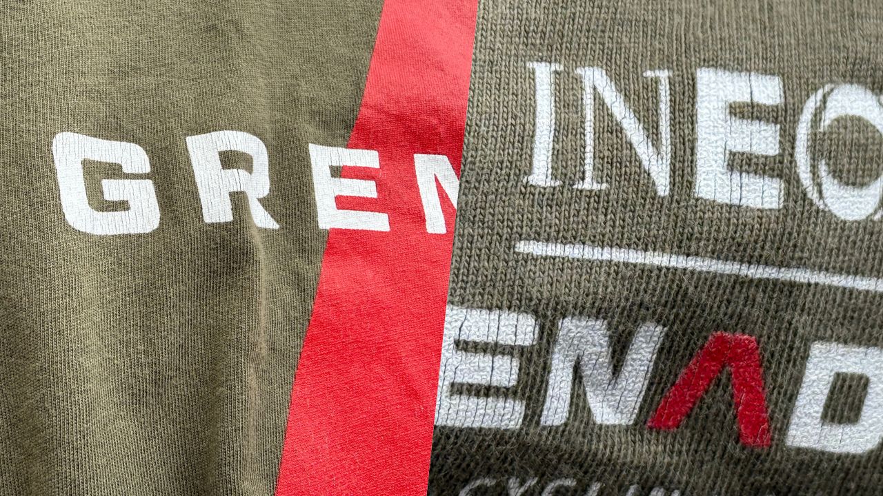 INEOS GrenadiersのTシャツの生地とロゴプリントのアップ写真。スポーツウェア特有のテカテカした素材ではなく、普段着に近い柔らかな質感を伝えています。
